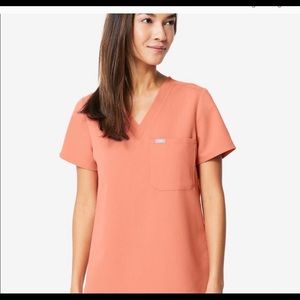 Figs Coral Catarina scrub top one pocket small
